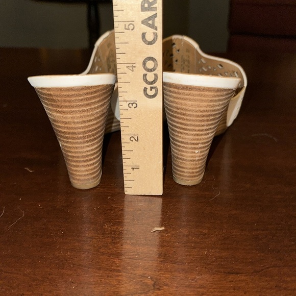 Franco Sarto Designer wedge, open toed shoe. Size 9.5M - Picture 7 of 8